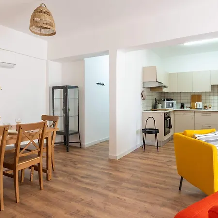 Stylish 2br With Rooftop Pool In Mackenzie Daire