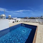 Stylish 2br With Rooftop Pool In Mackenzie شقة