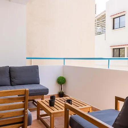 Stylish 2br With Rooftop Pool In Mackenzie דירה *