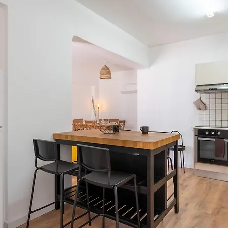 Stylish 2br With Rooftop Pool In Mackenzie *