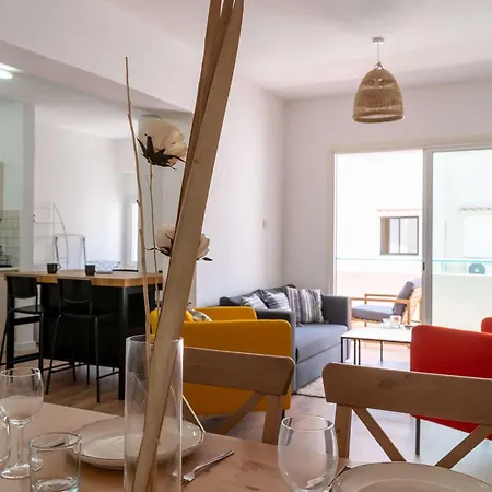 Stylish 2br With Rooftop Pool In Mackenzie לרנקה