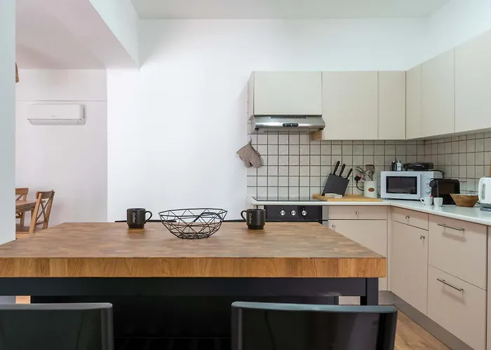 Stylish 2br With Rooftop Pool In Mackenzie * 라르나카