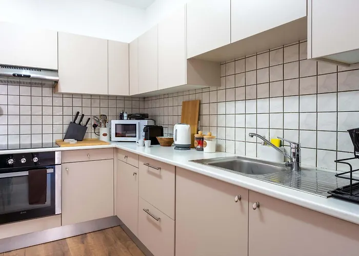 아파트 Stylish 2br With Rooftop Pool In Mackenzie 라르나카